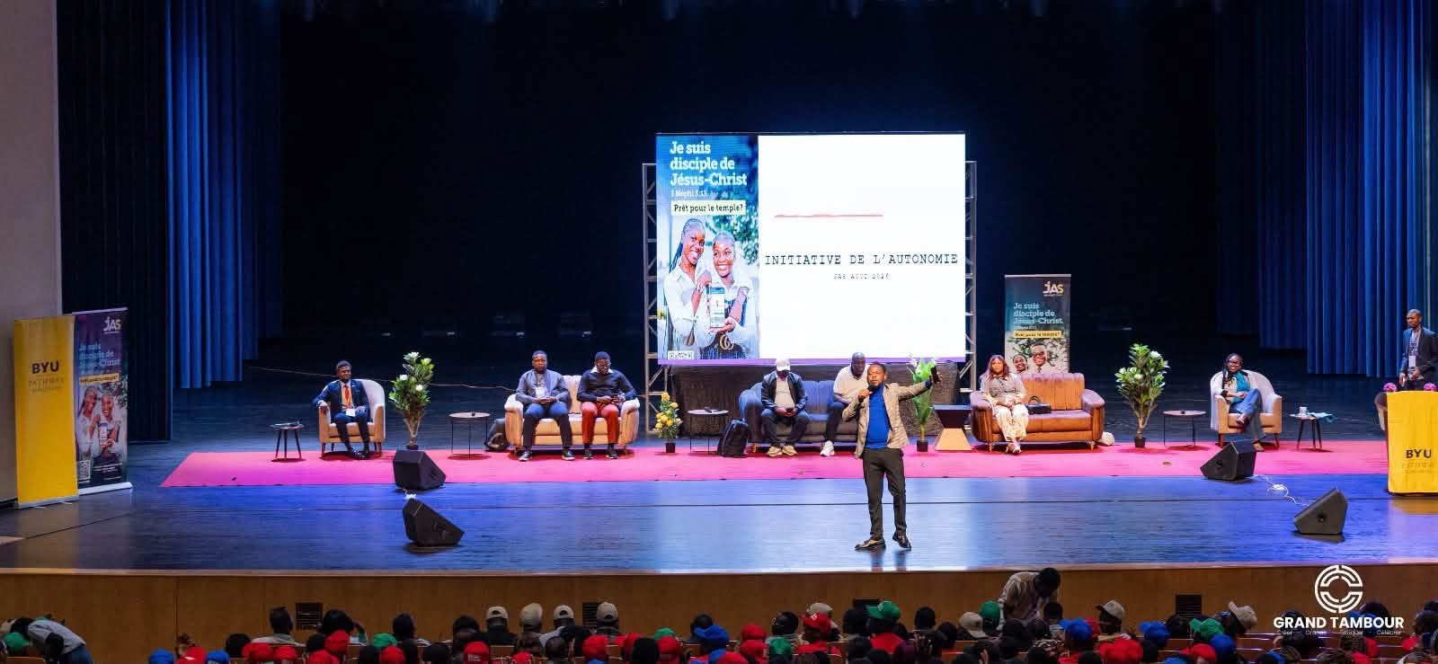 Les Jeunes Adultes Seuls en conférence au Grand Tambour.